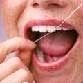 [CRO] Woman - Freckles - Mouth Open - Dental floss - Hand - Purple - Gradient - Background - Desktop