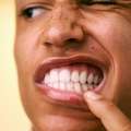 [CRO] Man - eyeside - left - teeth - finger - mouth - lifestyle - wrinkled - up close - desktop